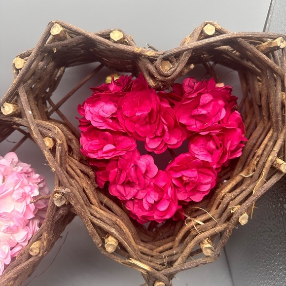 Grapevine triple heart Valentine wreath with paper hearts decor - Picture 2 of 9